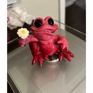 Kitty's Critters DAISY 2009 Pink Frog holding flower figurine